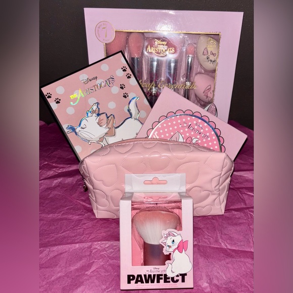 ARISTOCATS MAKEUP BUNDLE !! - Picture 11 of 14